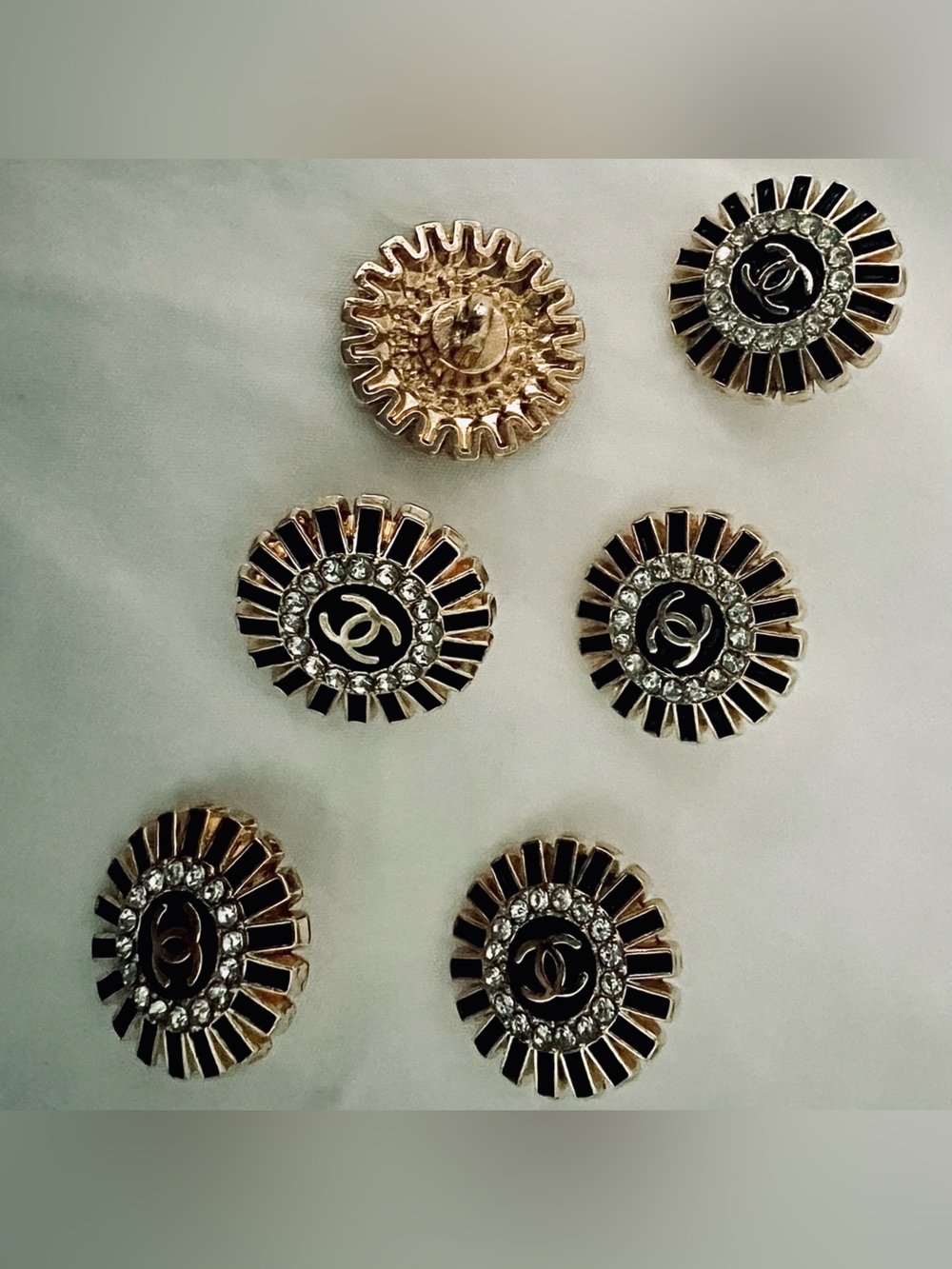 Beautiful CC(Set of 6)17mm Black/Clear Stones/Goldtone metal shank buttons